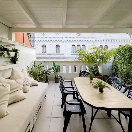 Penthouse In The Heart Of With Terrace 아파트