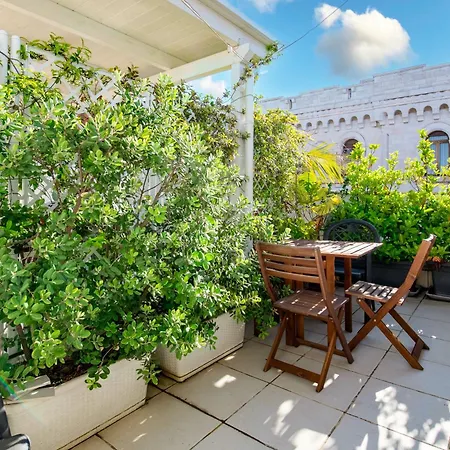 Penthouse In The Heart Of With Terrace Апартаменти Барі