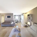 Penthouse In The Heart Of With Terrace 아파트